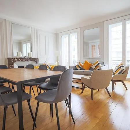 Champs-elysees/ Montaigne: Sublime Apartman