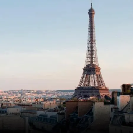 Champs-elysees/ Montaigne: Sublime