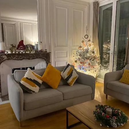 Champs-elysees/ Montaigne: Sublime Apartman